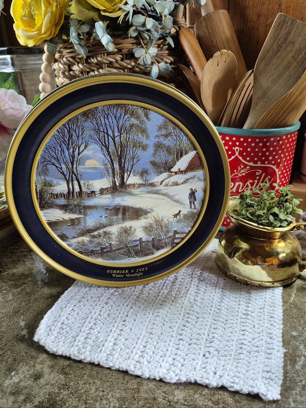 ❤️‍🔥 1995 Schwan’s Currier & Ives Winter Moonlight Christmas Tin Blue Round Tin